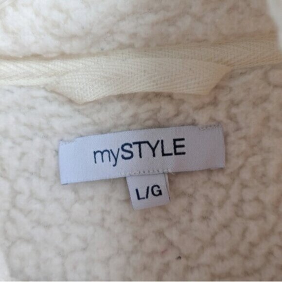 White Teddy Sherpa 1/4 zip pullover sweater - Picture 4 of 6